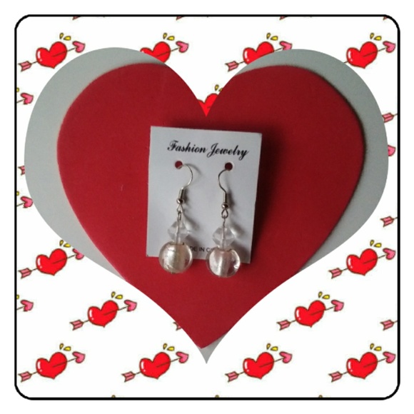 Fashion Jewelry Jewelry - NWT! Brand new very cute earrings💓